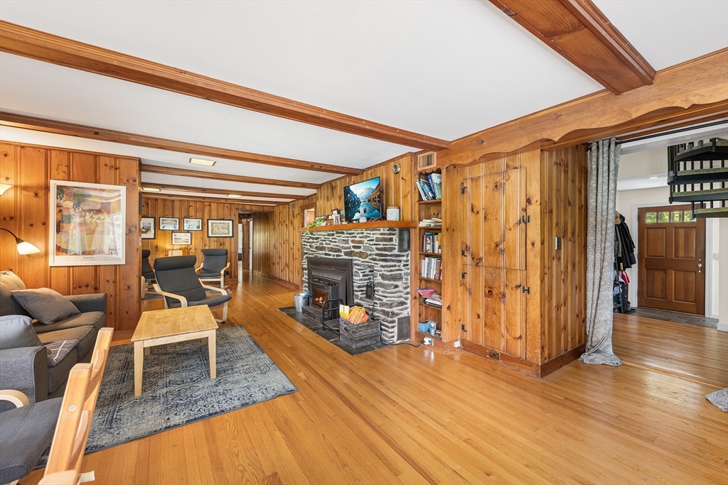 6 Turner Ln