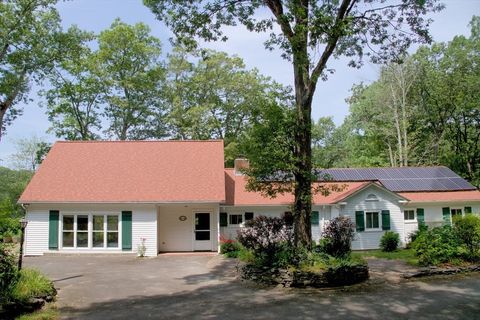 6 Turner Ln Lancaster MA 01523