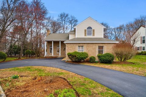 Photo of 1 Briarwood Lane, Burlington, MA 01803 (MLS # 73498738)