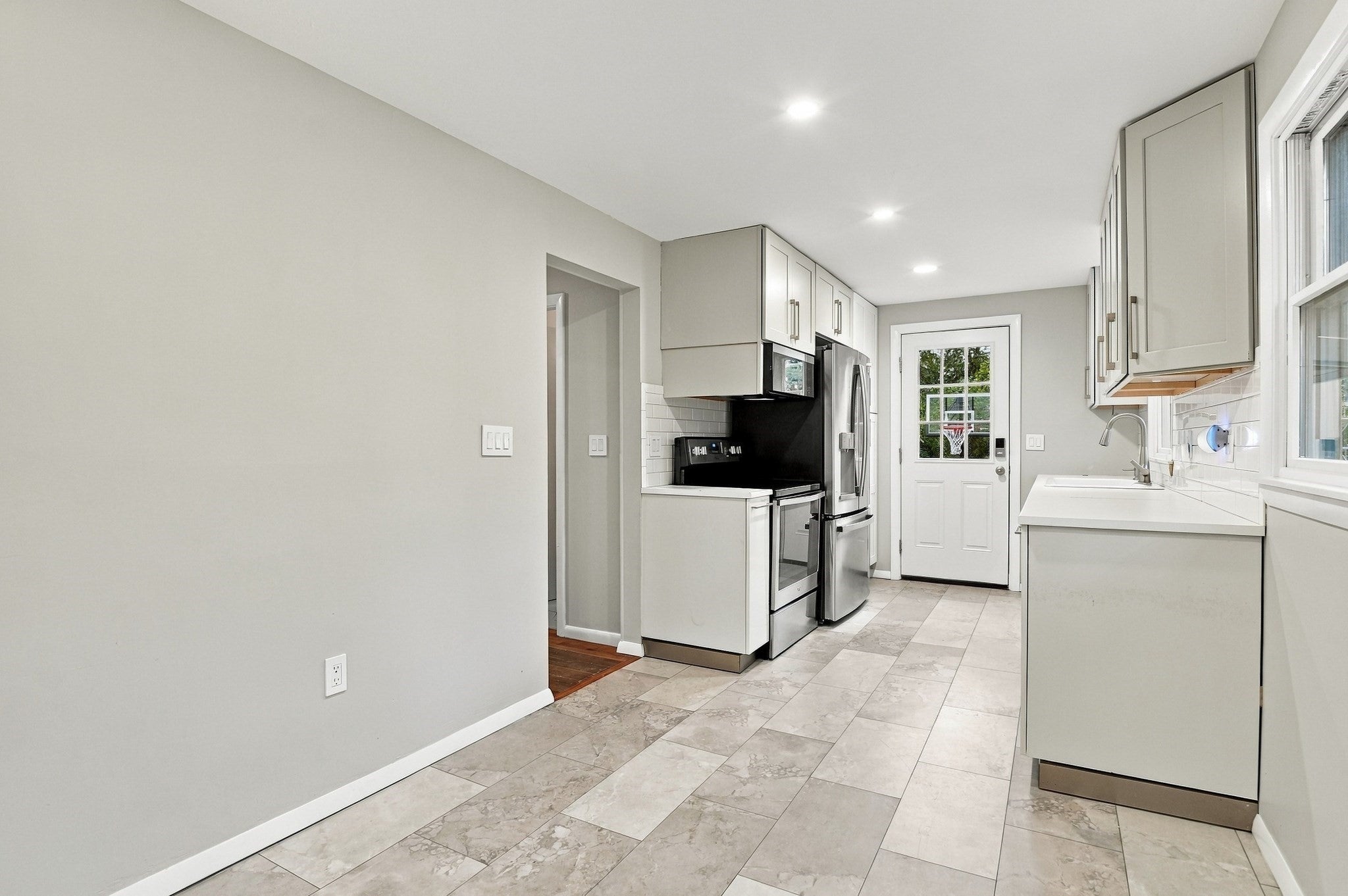 5 White Pine Ln