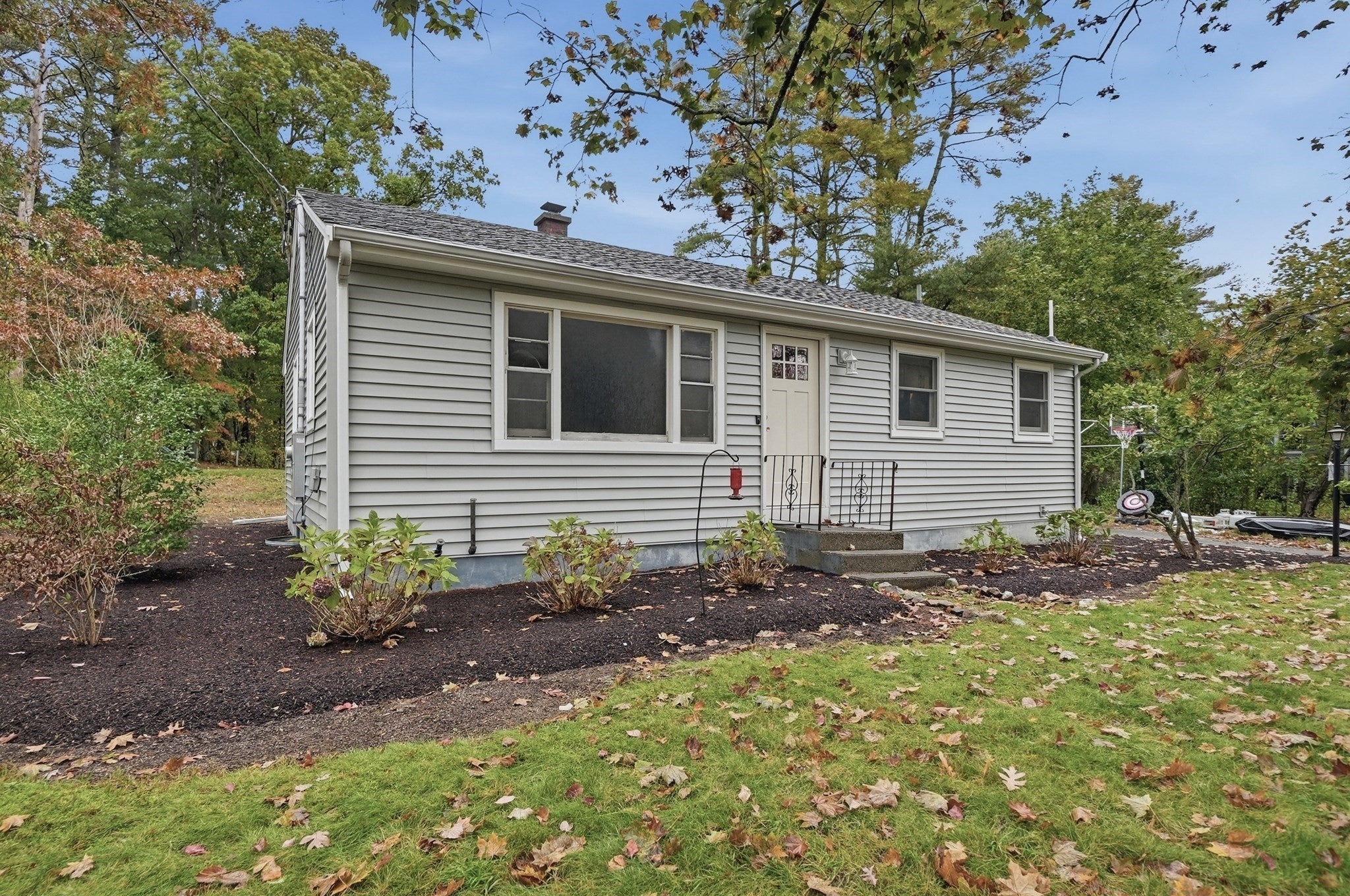5 White Pine Ln