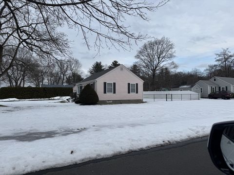 35 Loring Ln Westfield MA 01085