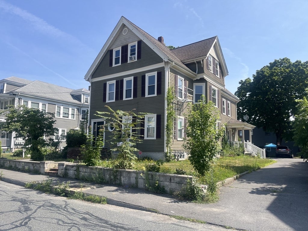 Photo of 39 Hodges Ave, Taunton, MA