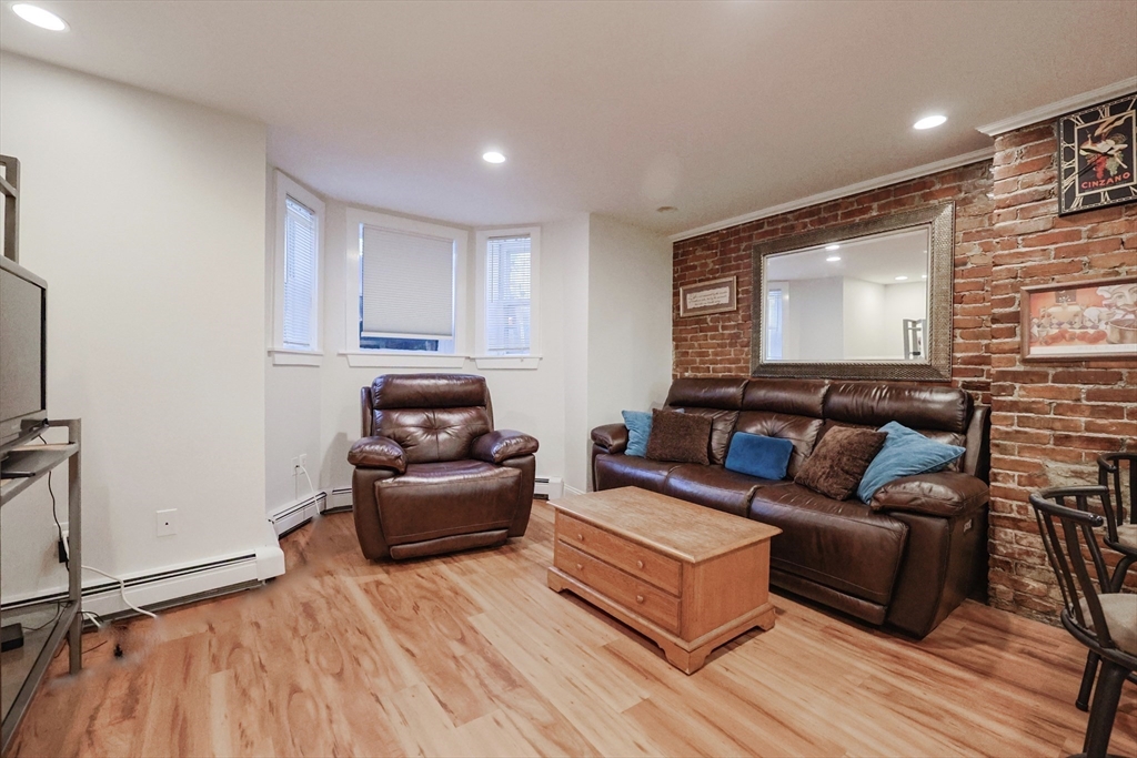 33 Inman St 1B