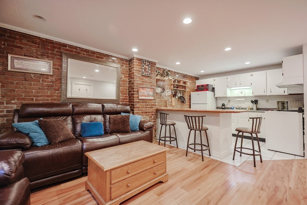 33 Inman St 1B