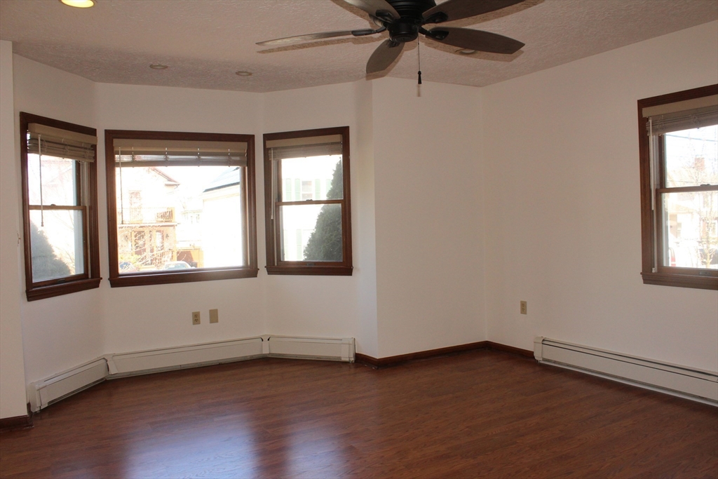 Everett, Massachusetts 02149, United States, 1 Bedroom Bedrooms, ,1 BathroomBathrooms,Residential,Active,2957