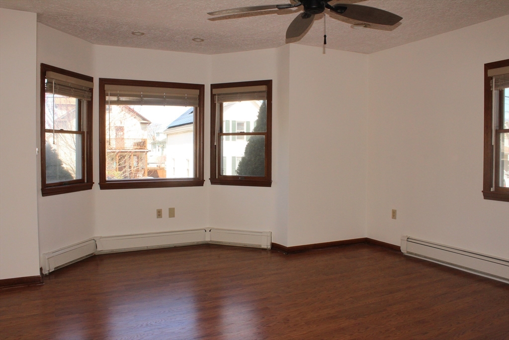 Everett, Massachusetts 02149, United States, 1 Bedroom Bedrooms, ,1 BathroomBathrooms,Residential,Active,2957