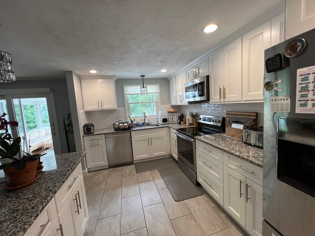 12 Jeremiah Cir, Medford, MA, 12 Jeremiah Cir, Medford, MA Photo #6
