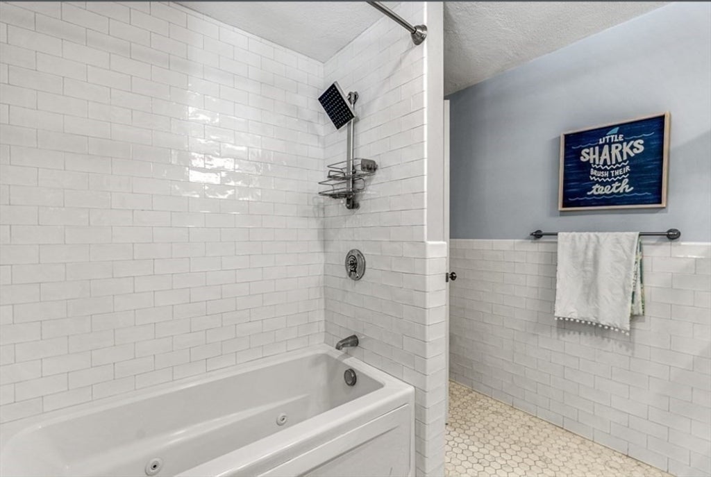 12 Jeremiah Cir, Medford, MA, 12 Jeremiah Cir, Medford, MA Photo #12