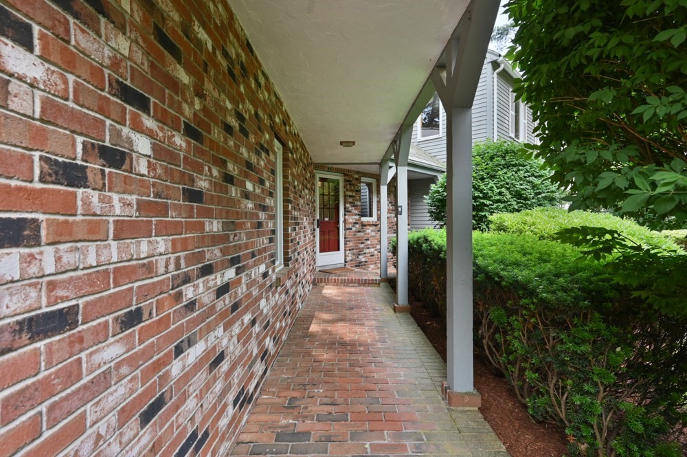 18 Strawberry Hill Ln