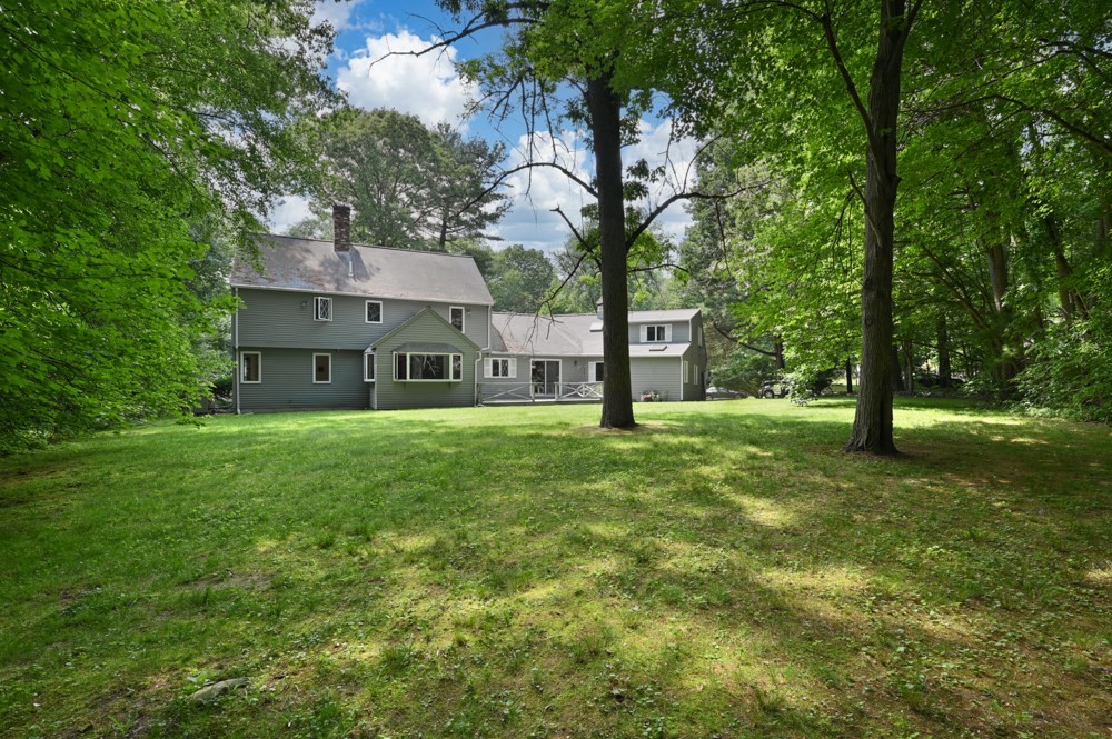 18 Strawberry Hill Ln