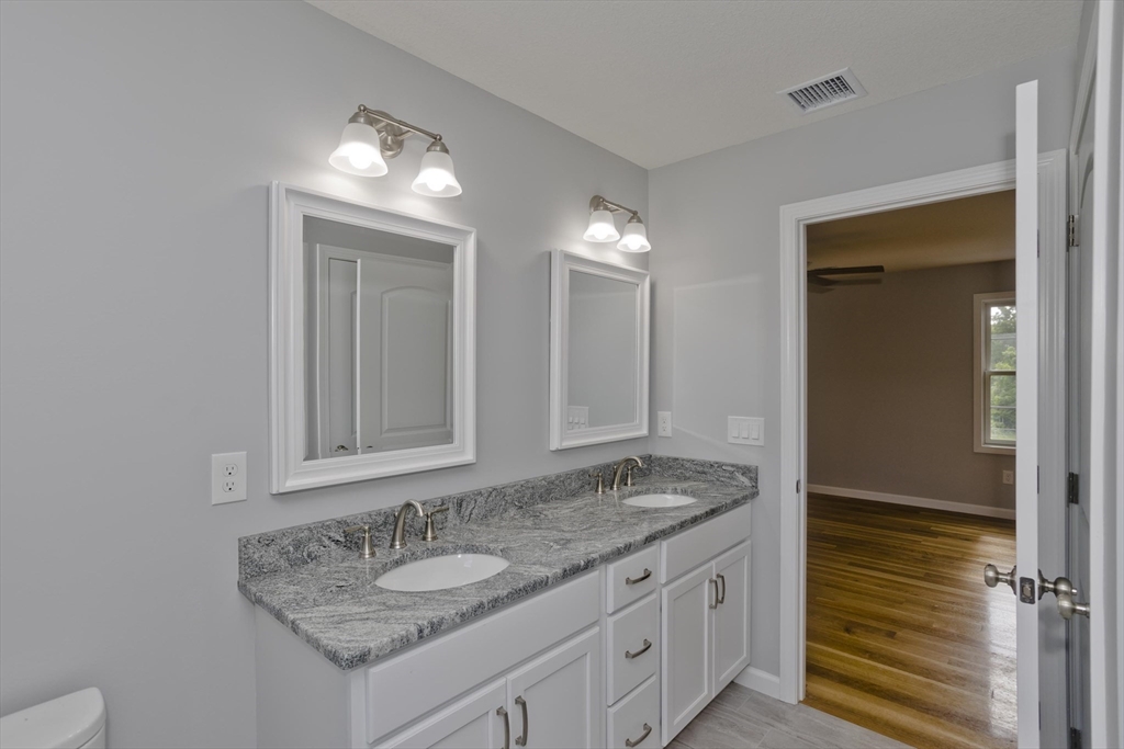 Ludlow, Massachusetts 01056, United States, 4 Bedrooms Bedrooms, ,3 BathroomsBathrooms,Residential,Active,184539