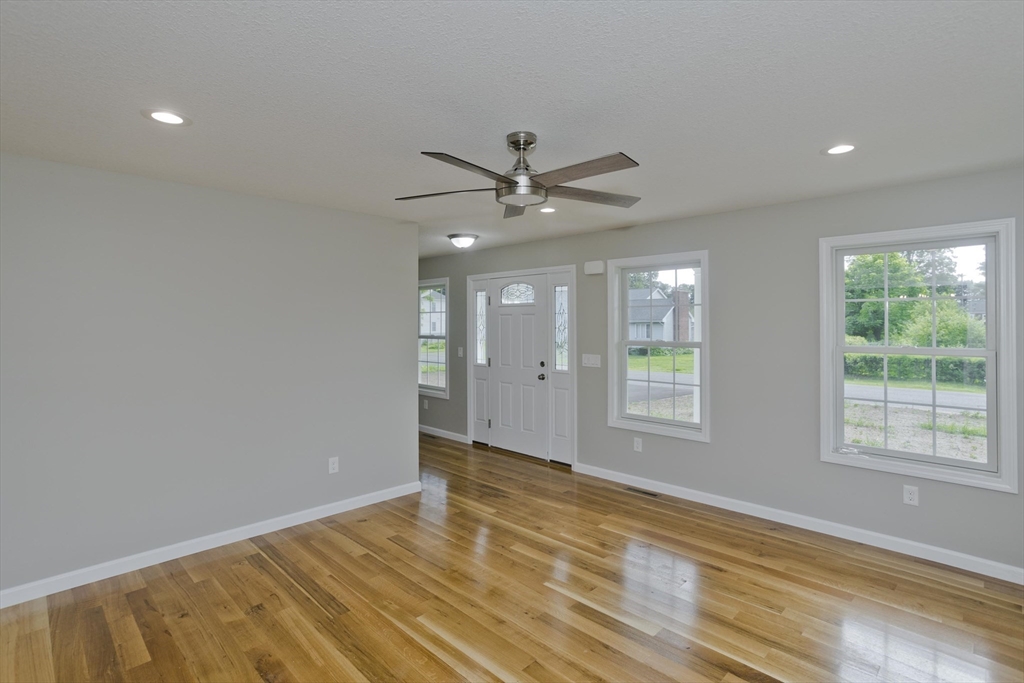 Ludlow, Massachusetts 01056, United States, 4 Bedrooms Bedrooms, ,3 BathroomsBathrooms,Residential,Active,184539