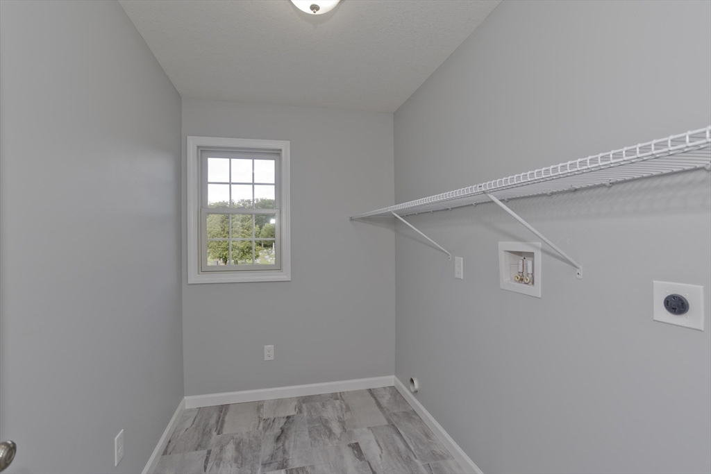 Ludlow, Massachusetts 01056, United States, 4 Bedrooms Bedrooms, ,3 BathroomsBathrooms,Residential,Active,184539