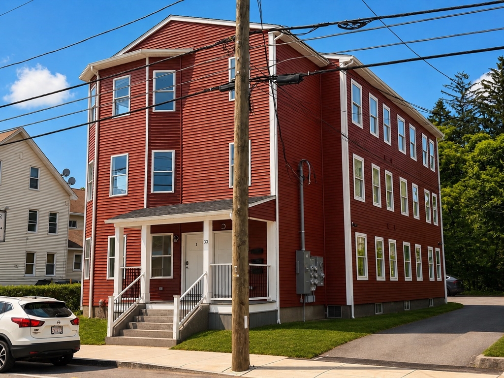 Photo 1 of 21 — 33 Pleasant St 1, Leominster, MA 01453