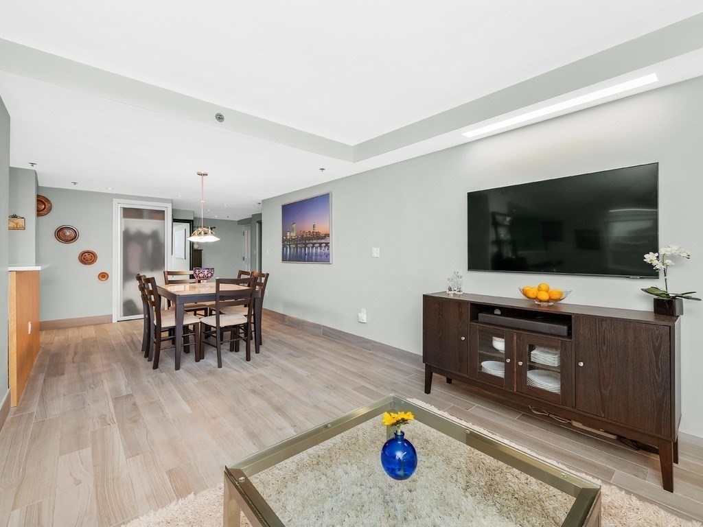 8 Museum Way 1209