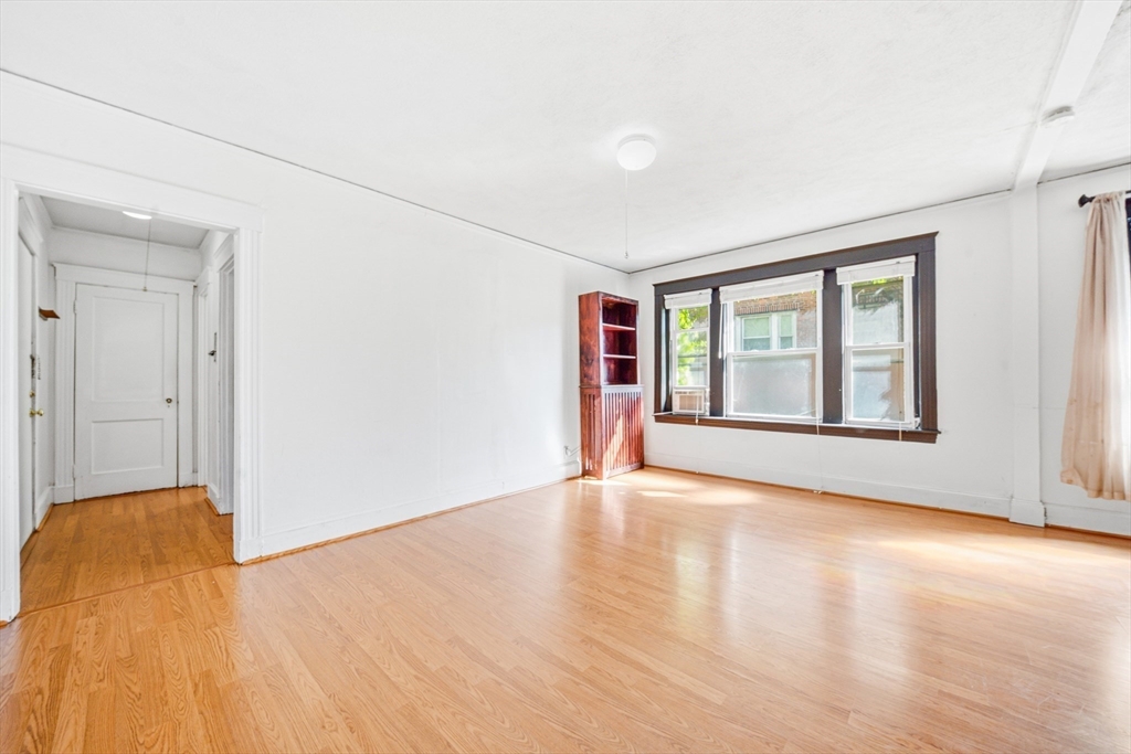 1607 Commonwealth Ave 04
