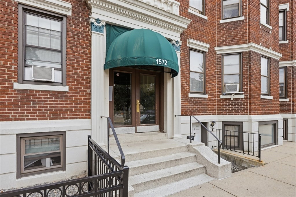 1572 Commonwealth Ave 6
