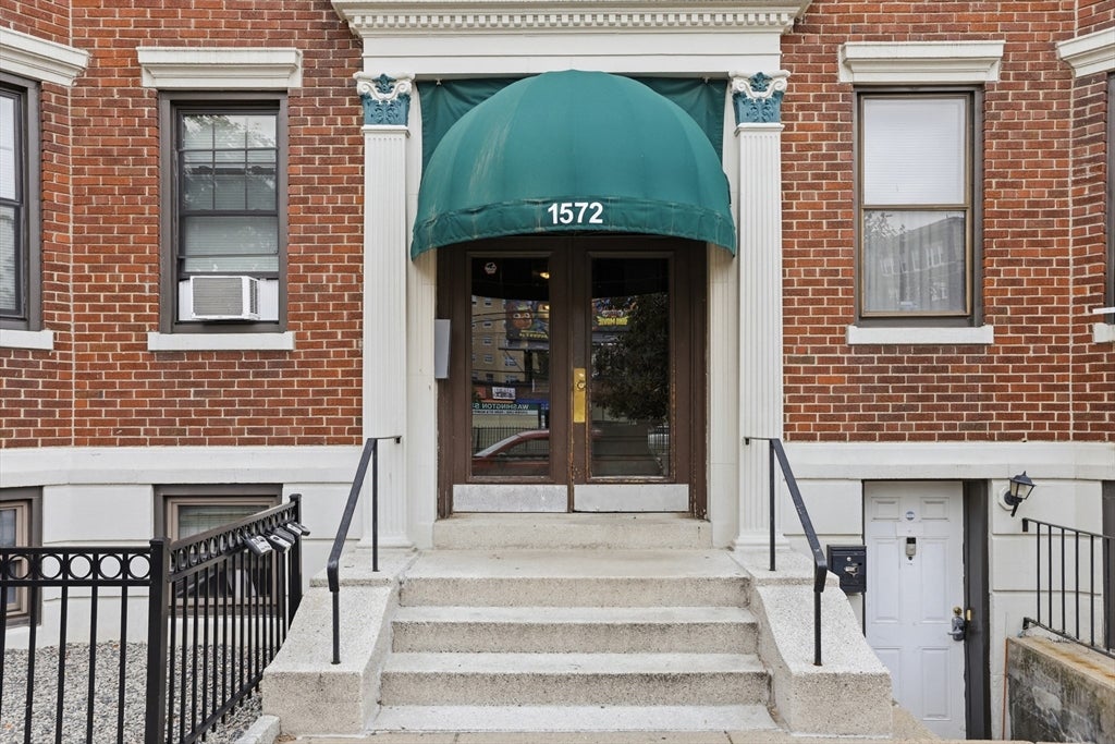 1572 Commonwealth Ave 6