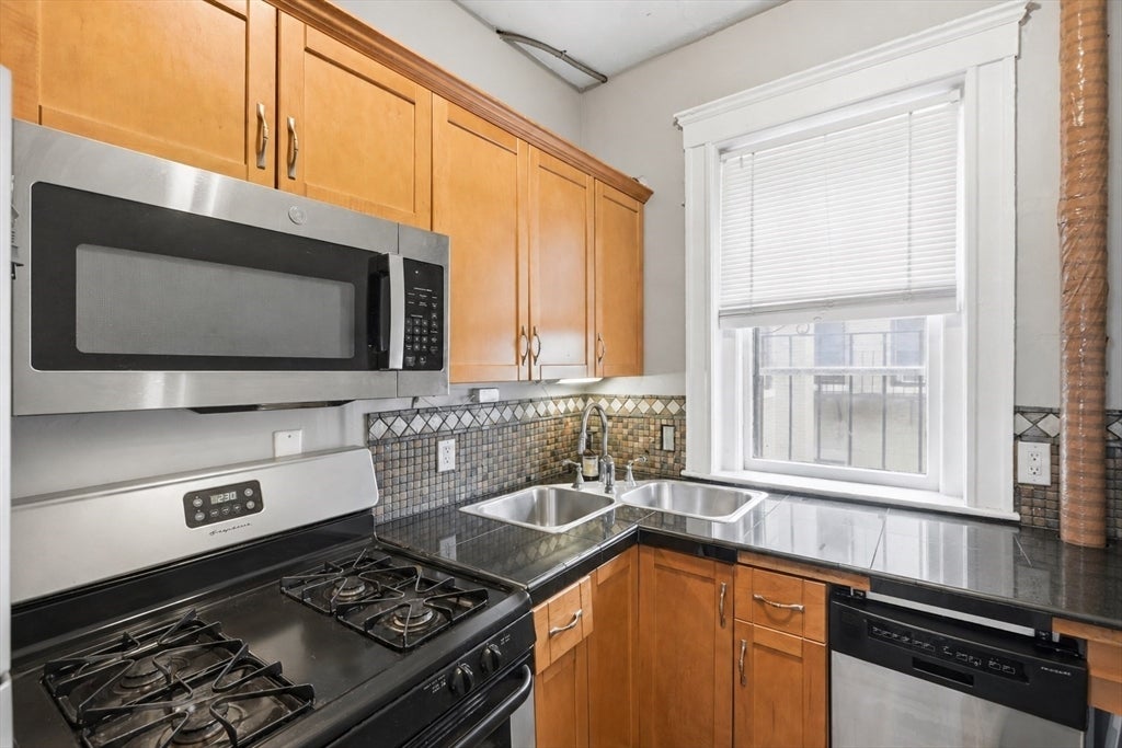 1572 Commonwealth Ave #6, Boston, MA Photo #17