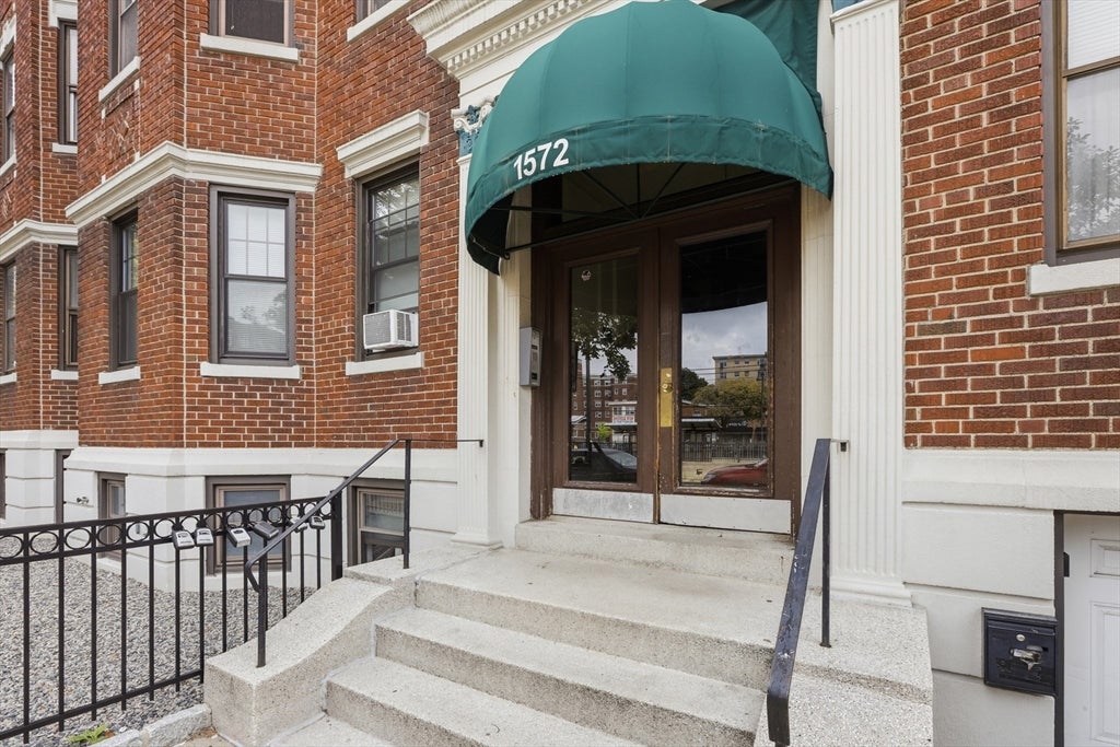 1572 Commonwealth Ave #6, Boston, MA Photo #6