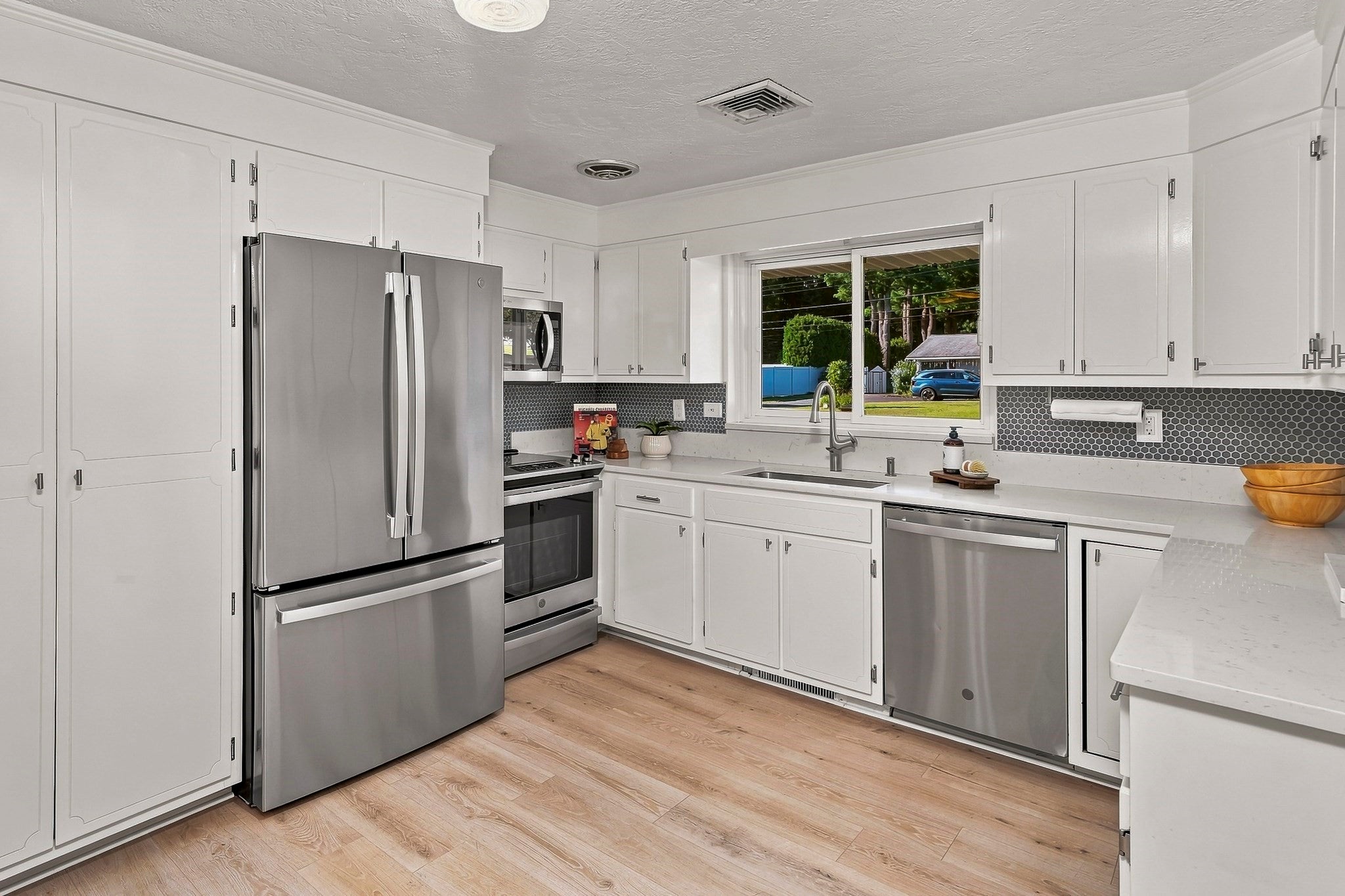 4 Nadine Road, Framingham, MA Photo #9