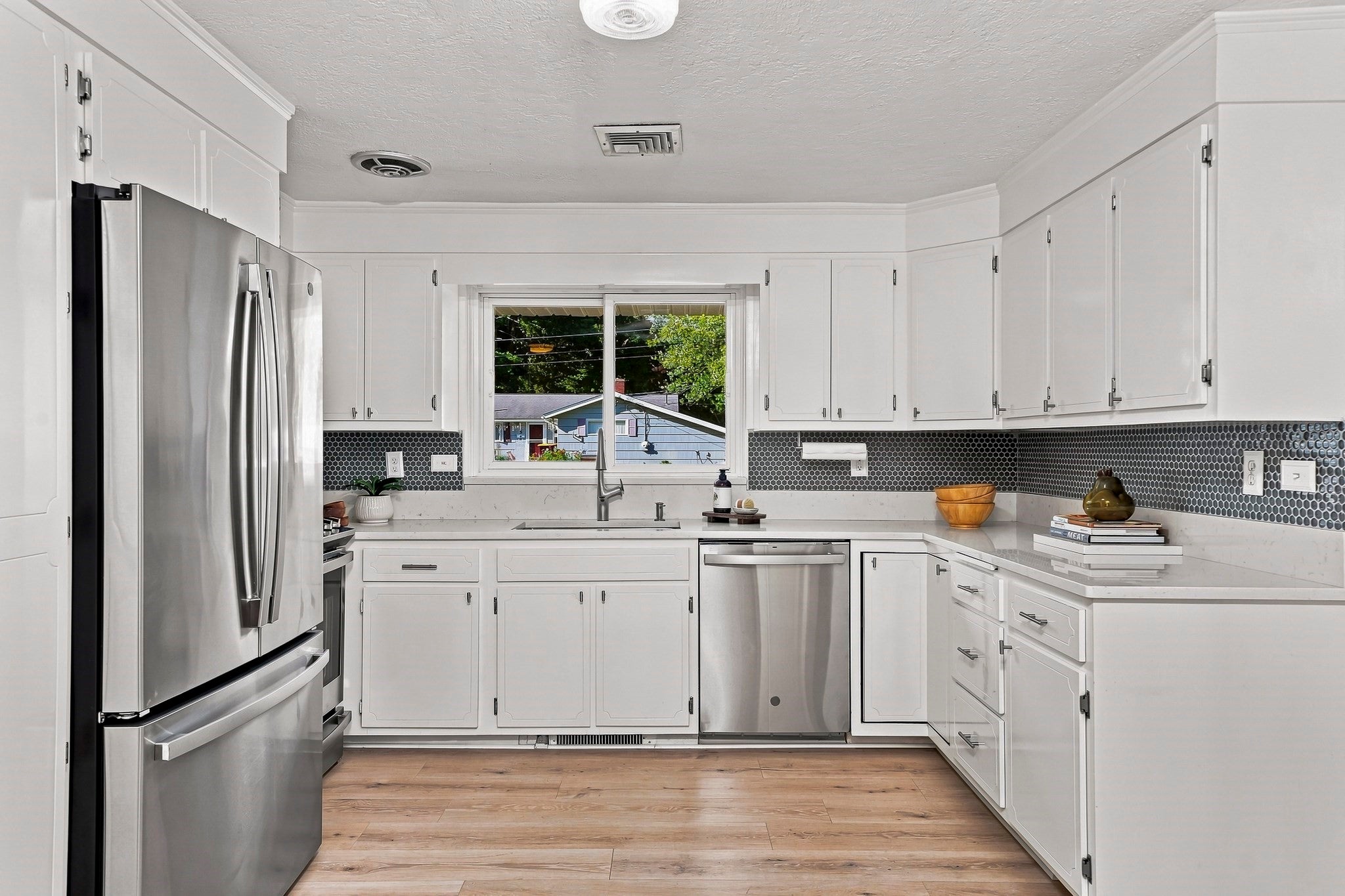 4 Nadine Road, Framingham, MA Photo #7