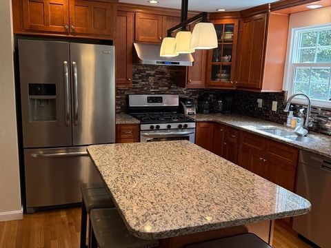 19 Condor Sharon MA 02067