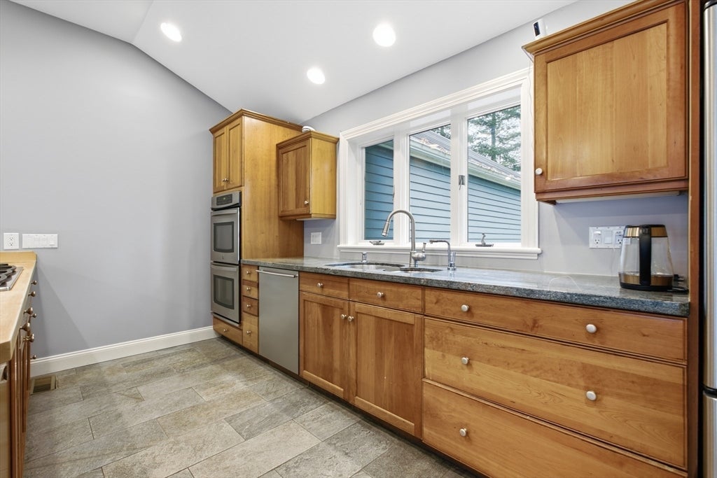 56 Arrowhead Rd