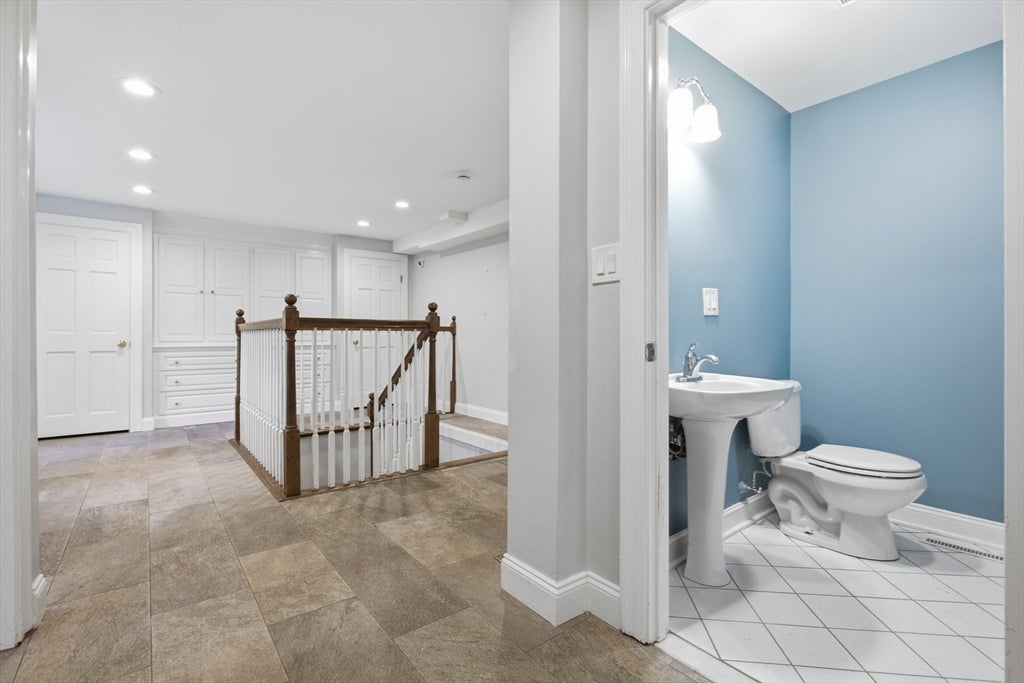 56 Arrowhead Rd, Weston, MA, 56 Arrowhead Rd, Weston, MA Photo #10