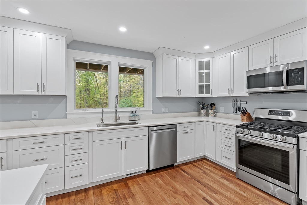 604 Dover Rd, Westwood, MA Photo #9