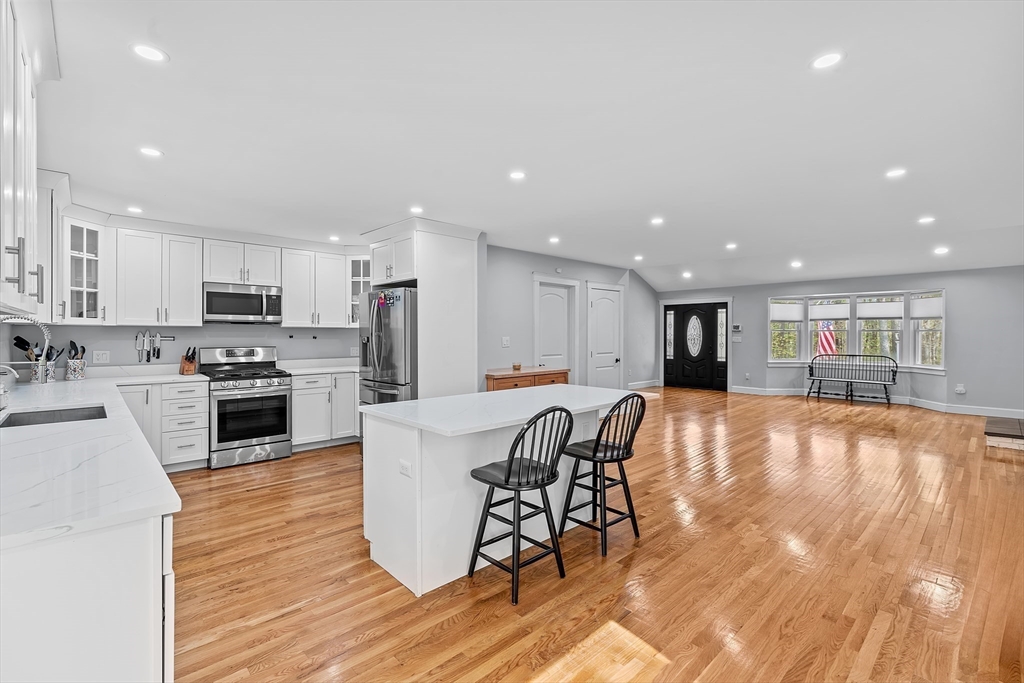 604 Dover Rd, Westwood, MA Photo #7