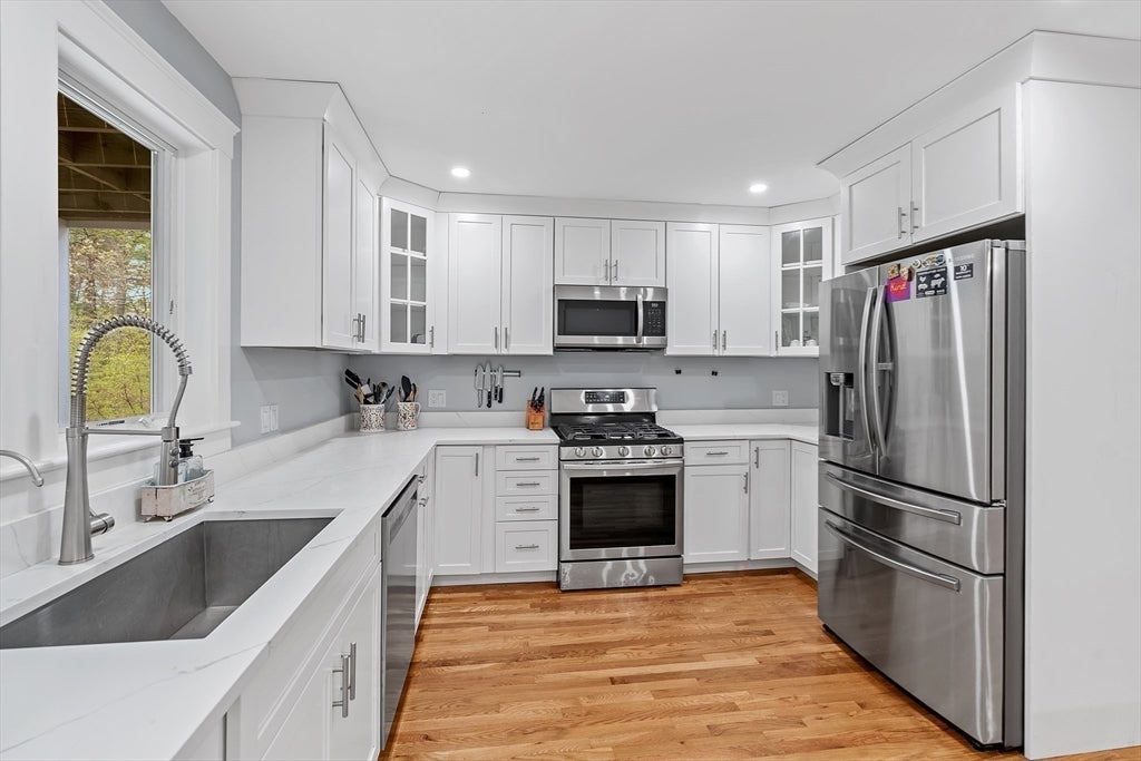604 Dover Rd, Westwood, MA Photo #10