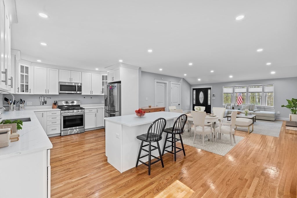 604 Dover Rd, Westwood, MA Photo #6