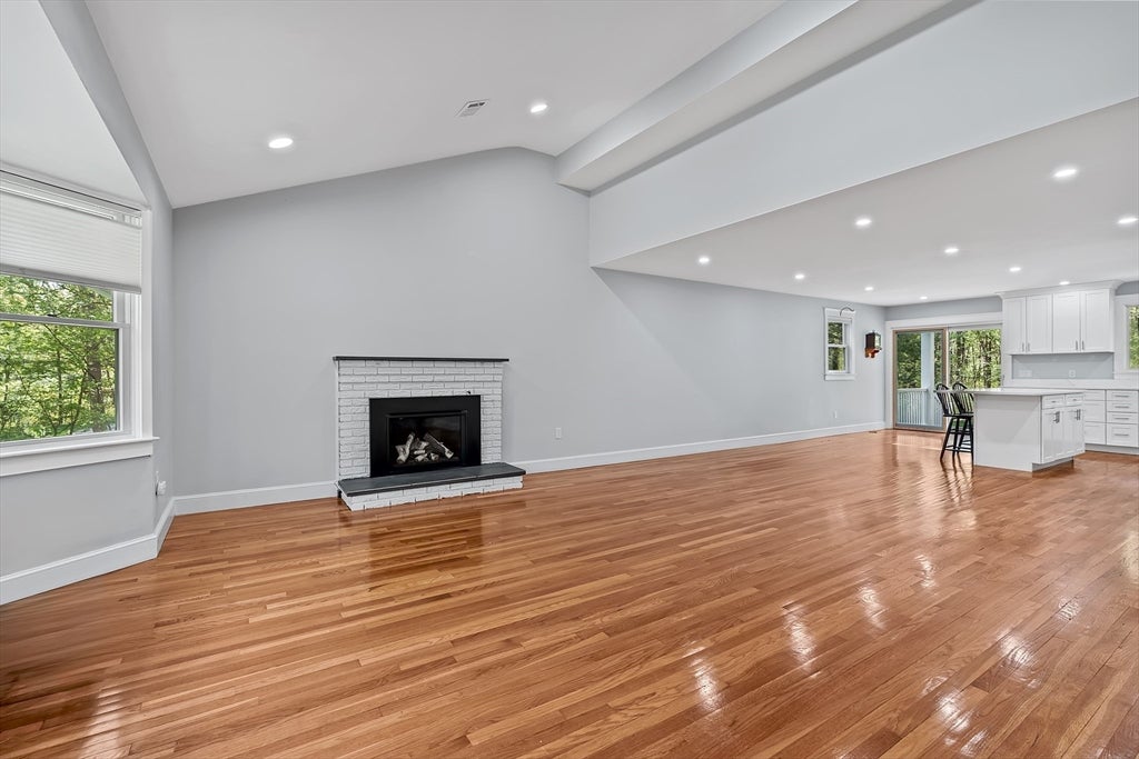 604 Dover Rd, Westwood, MA Photo #5