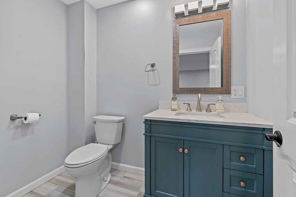604 Dover Rd, Westwood, MA Photo #11