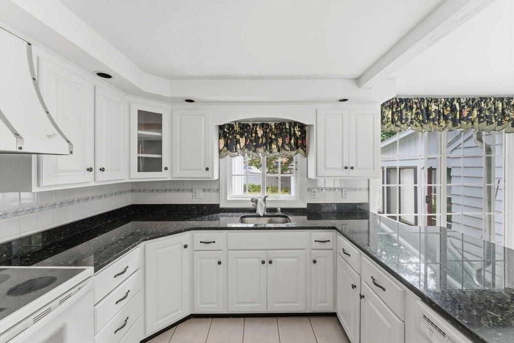 127 Anawan Rd