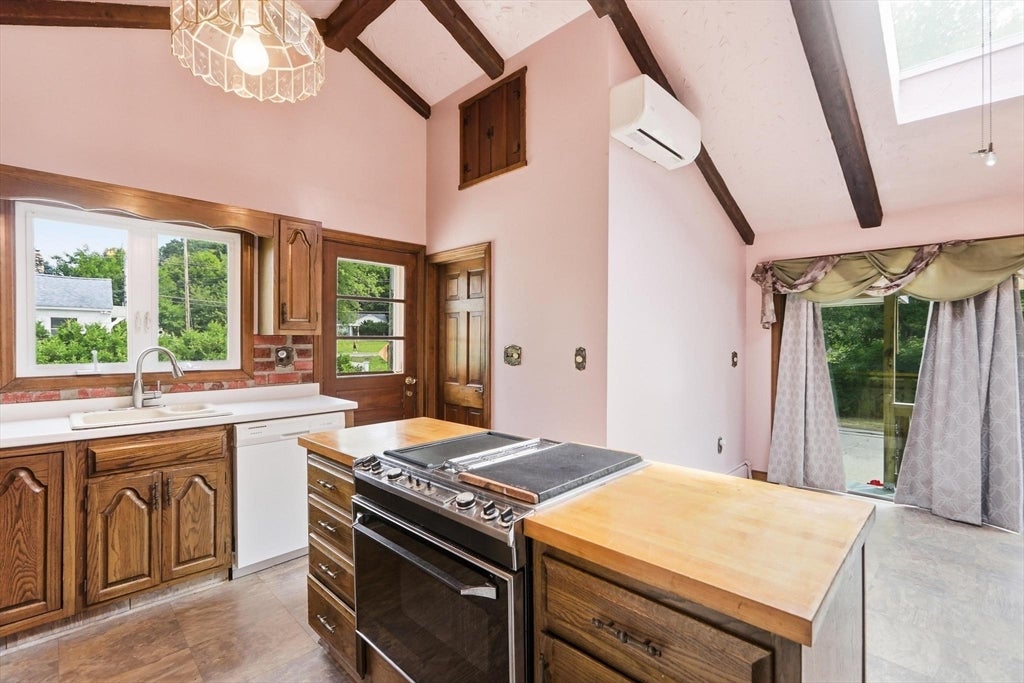 17 Saint James St, Dracut, MA, 17 Saint James St, Dracut, MA Photo #8