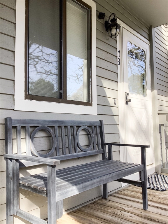 73 Eaton Ln 73