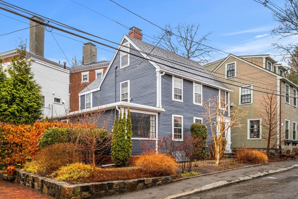 19 Middle Street