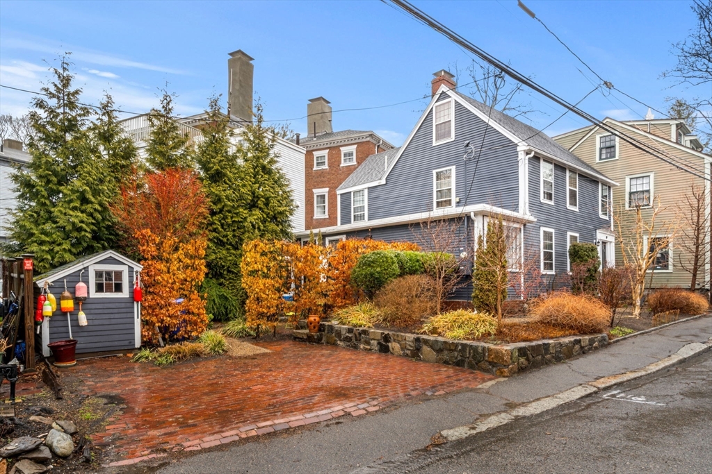 19 Middle Street