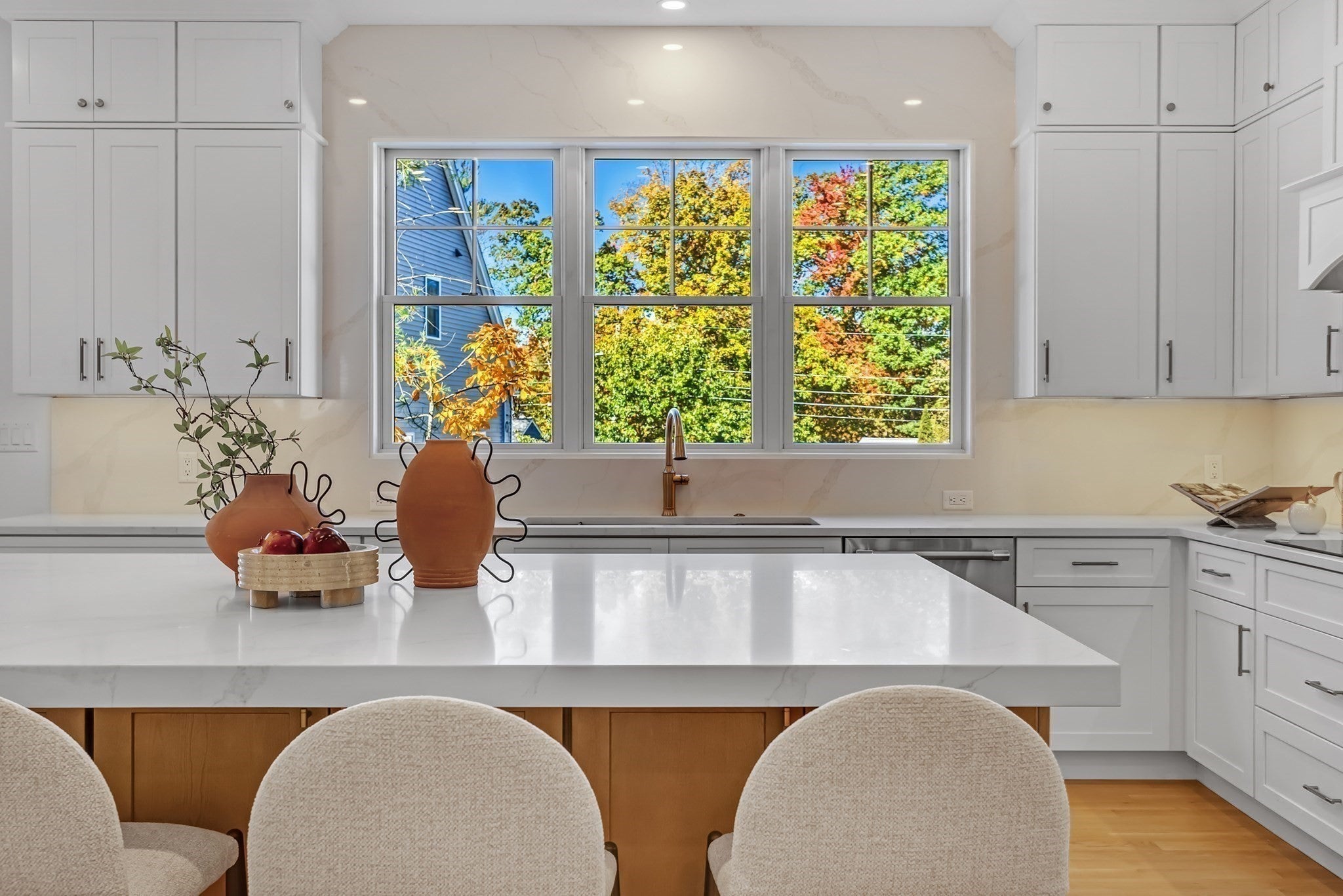 14 Gloria Circle, Burlington, MA Photo #8
