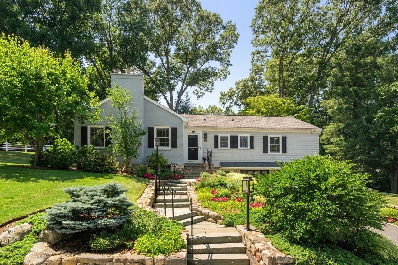 19 Druid Hill Rd, Newton MA 02461