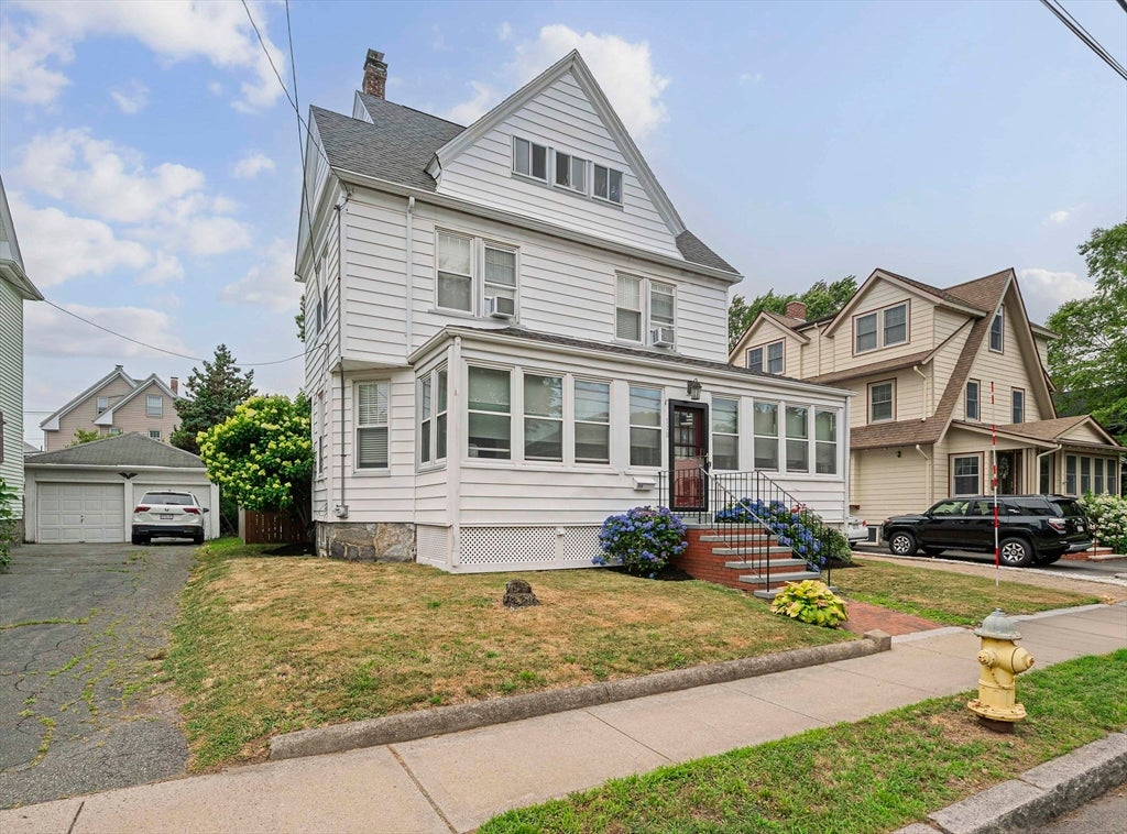 118 E Elm Ave