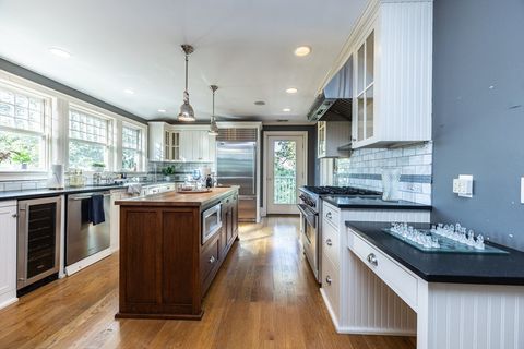 159 Washington St 4 Newton MA 02458