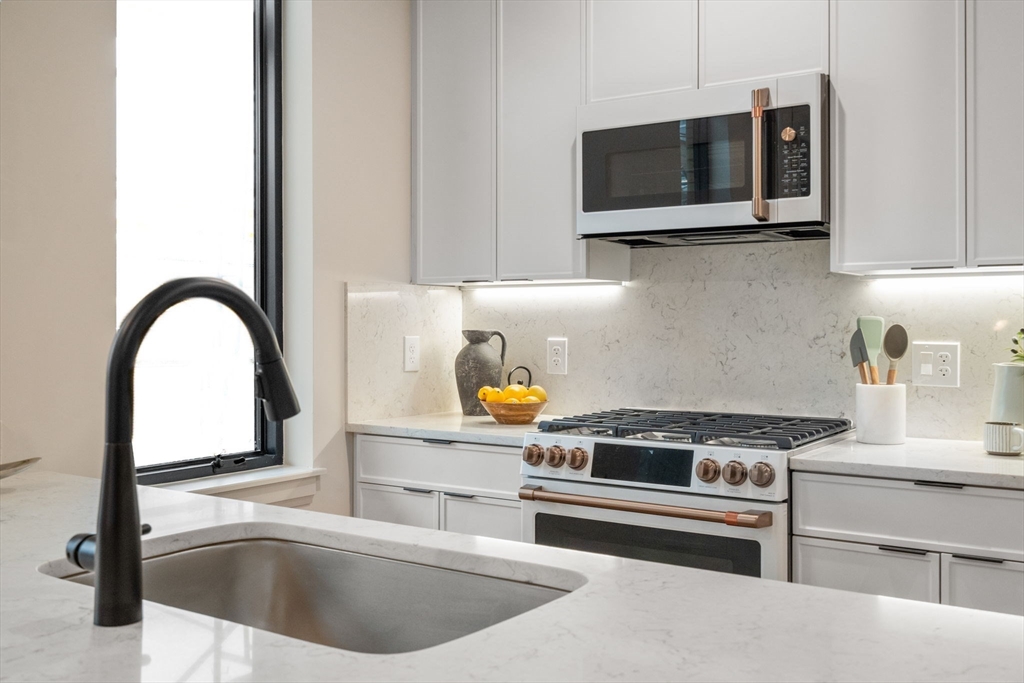 100 Lincoln Street 203