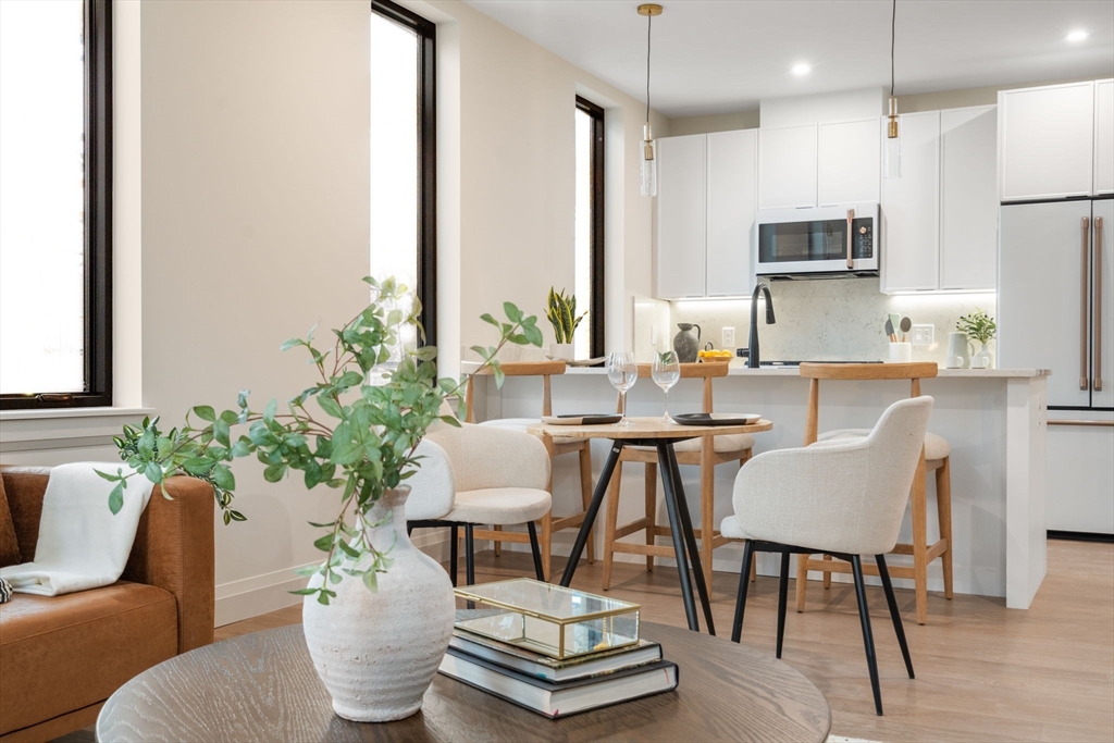 100 Lincoln Street 203