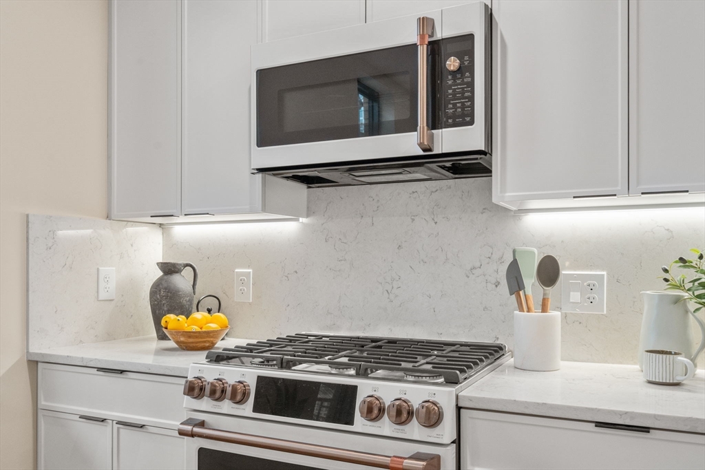 100 Lincoln Street 203