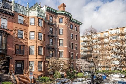 Photo of 112 Pinckney Street #11, Boston, MA 02114 (MLS # 73464641)