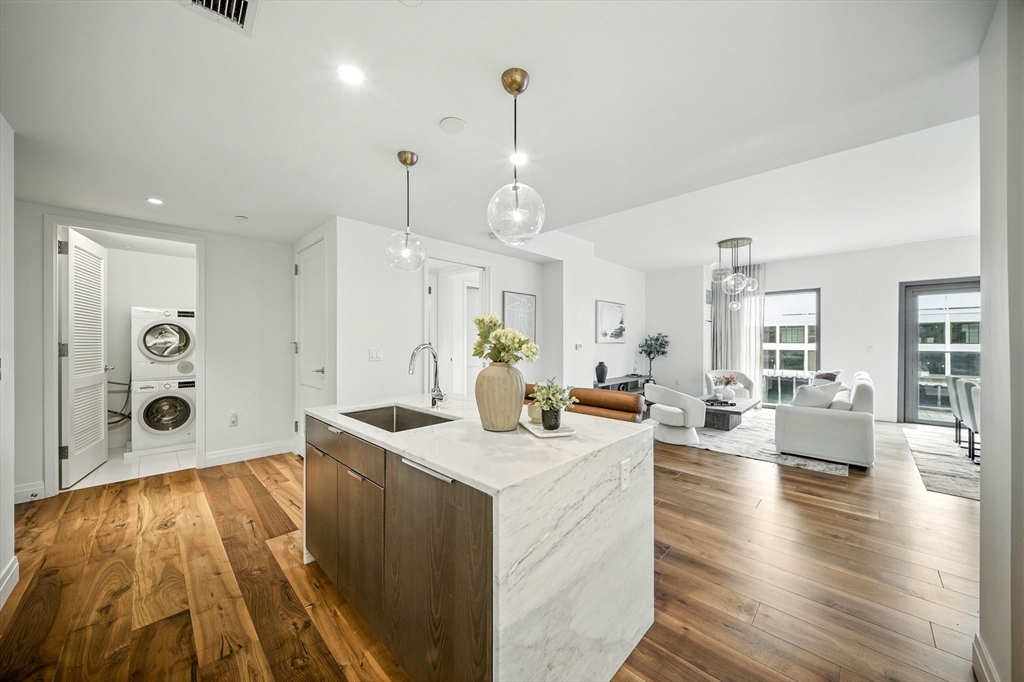 300 Pier 4 Blvd. 3F